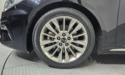 Kia K5 2019, 183621 км, за 7152.31 USD