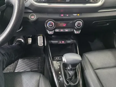Kia Stonic 2020, 92439 км, за 8919.72 USD - фото 10
