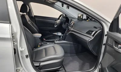 Hyundai Avante 2017, 109161 км, за 6210.77 USD - фото 11