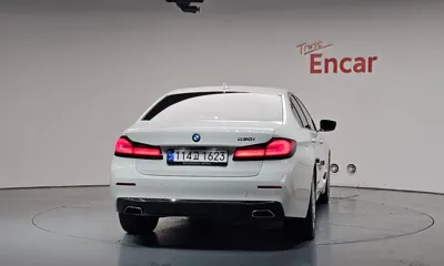 BMW 5-Series 2023, 30987 км, за 23354.17 USD