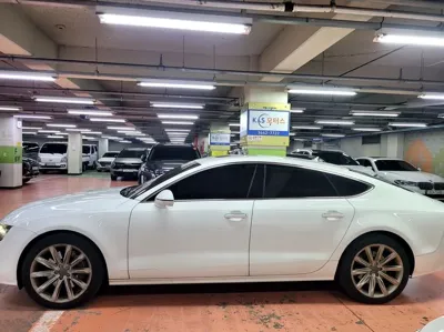 Audi A7 2014, 191435 км, за 4690.56 USD