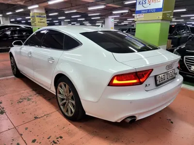 Audi A7 2014, 191435 км, за 4690.56 USD