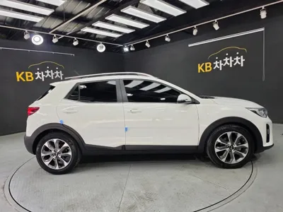 Kia Stonic 2018, 97104 км, за 7020.73 USD