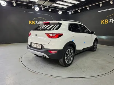 Kia Stonic 2018, 97104 км, за 7020.73 USD - фото 8