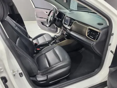 Kia Stonic 2018, 97104 км, за 7020.73 USD - фото 16