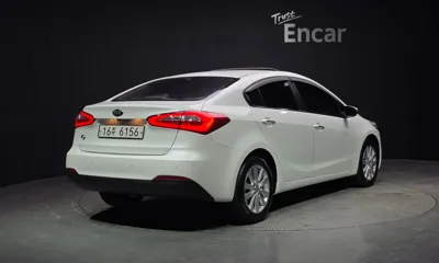 Kia K3 2015, 100801 км, за 3832.18 USD