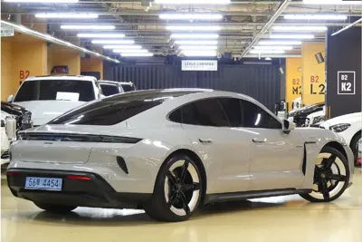 Porsche Taycan 2025, 9100 км, за 123545.83 USD