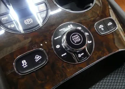 Bentley Bentayga 2017, 55641 км, за 61756.46 USD - фото 18