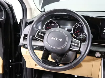 Kia Canival 2023, 61844 км, за 16345.02 USD - фото 14