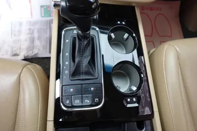 Kia Canival 2016, 105361 км, за 12223.32 USD