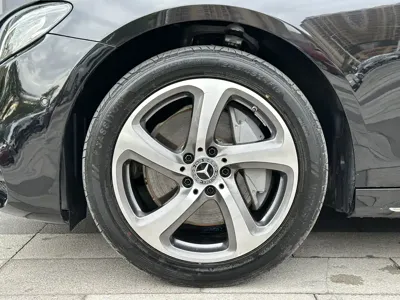 Mercedes-Benz E-Class 2019, 100000 км, за 24837.66 USD