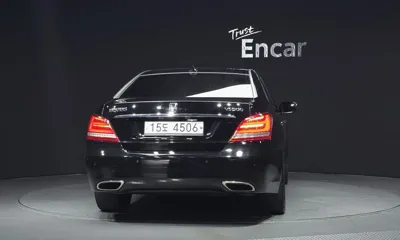 Hyundai Equus 2013, 379863 км, за 2953.92 USD