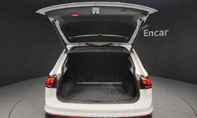 Volkswagen Tiguan 2021, 55142 км, за 18764.45 USD - фото 20