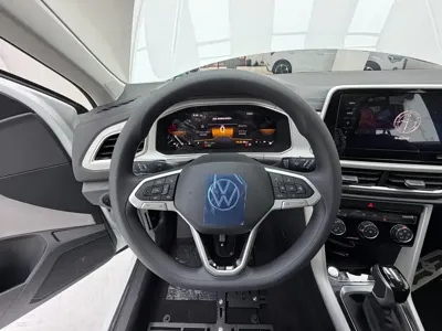 Volkswagen T-Roc 2026, 100 км, за 16597.68 USD - фото 12