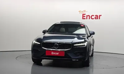 Volvo V60 2020, 147026 км, за 14006.52 USD