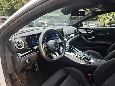 Mercedes-Benz AMG GT 2025, 5600 км, за 102705.48 USD
