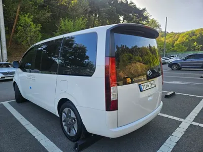 Hyundai Staria 2022, 89032 км, за 15557.31 USD