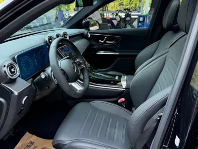 Mercedes-Benz GLC 2024, 18000 км, за 38694.67 USD
