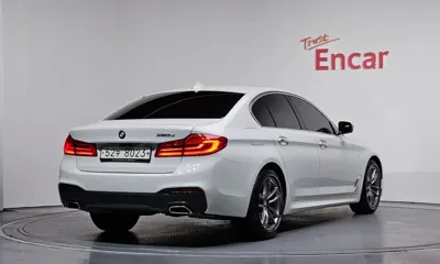 BMW 5-Series 2018, 27889 км, за 19491.24 USD