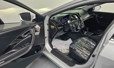 Hyundai Grandeur 2015, 148265 км, за 4729.37 USD - фото 10