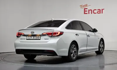 Hyundai Sonata 2015, 175684 км, за 4553.74 USD