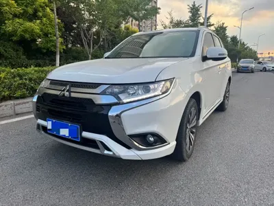Mitsubishi Outlander · 2022 год