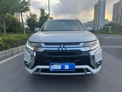 Mitsubishi Outlander 2022, 22000 км, за 17972.7 USD