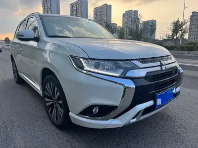Mitsubishi Outlander 2022, 22000 км, за 17972.7 USD