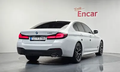BMW 5-Series 2022, 33867 км, за 31059.58 USD