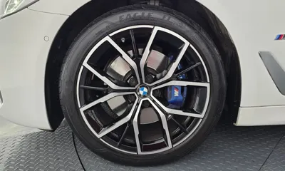 BMW 5-Series 2022, 33867 км, за 31059.58 USD