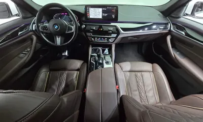 BMW 5-Series 2022, 33867 км, за 31059.58 USD - фото 7