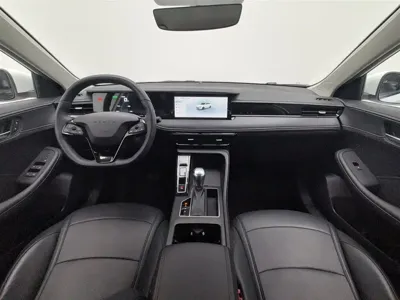 Roewe i5 2023, 10500 км, за 5414.84 USD