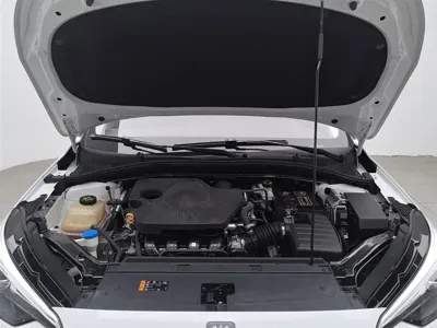 Roewe i5 2023, 10500 км, за 5430.18 USD - фото 6