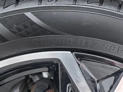 Roewe i5 2023, 10500 км, за 5430.18 USD - фото 24