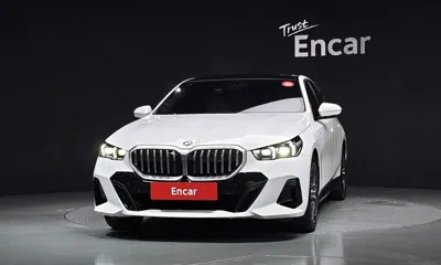 BMW 5-Series 2024, 15345 км, за 40239.21 USD