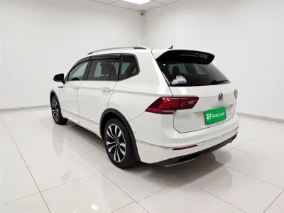 Volkswagen Tiguan L 2021, 125000 км, за 13198.68 USD