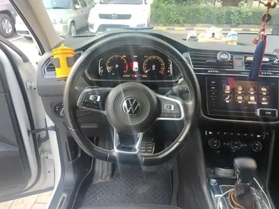 Volkswagen Tiguan L 2021, 125000 км, за 13198.68 USD - фото 11