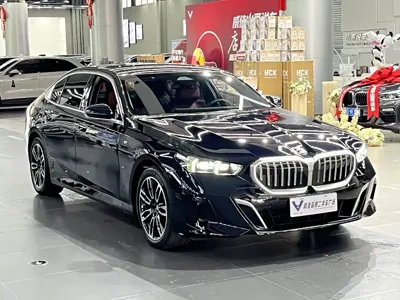 BMW 5 Series 2024, 15000 км, за 38119.55 USD