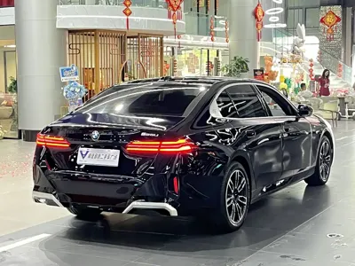 BMW 5 Series 2024, 15000 км, за 38119.55 USD - фото 8