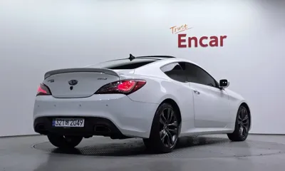 Hyundai Genesis 2011, 179122 км, за 2560.06 USD