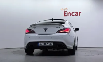 Hyundai Genesis 2011, 179122 км, за 2560.06 USD