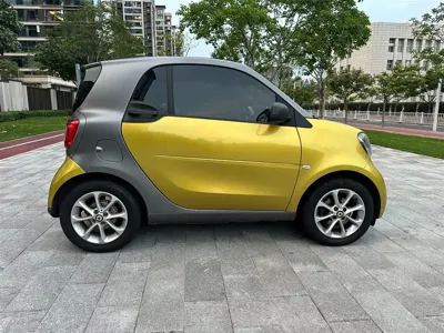 Smart Smart Fortwo 2017, 50000 км, за 5854.39 USD