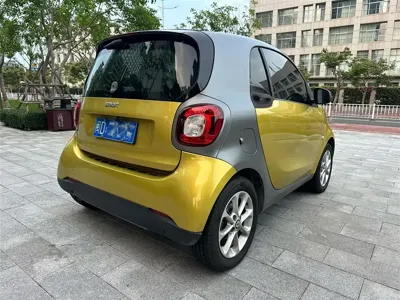 Smart Smart Fortwo 2017, 50000 км, за 5854.39 USD