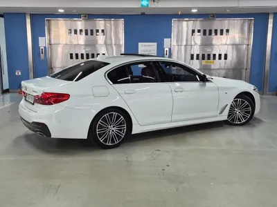 BMW 5-Series 2019, 72750 км, за 32821.32 USD