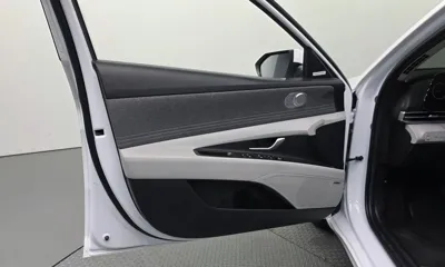 Hyundai Avante 2023, 23637 км, за 17592.23 USD - фото 24