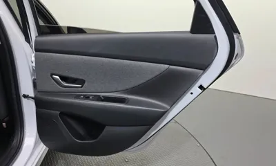 Hyundai Avante 2023, 23637 км, за 17592.23 USD - фото 25