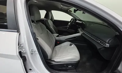 Hyundai Avante 2023, 23637 км, за 17592.23 USD - фото 26