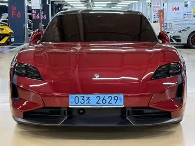 Porsche Taycan 2025, 250 км, за 148534.28 USD