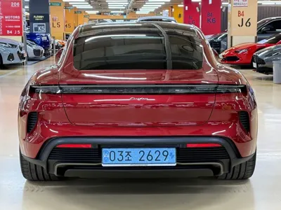 Porsche Taycan 2025, 250 км, за 148534.28 USD