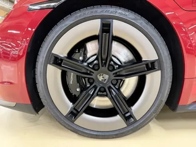 Porsche Taycan 2025, 250 км, за 148534.28 USD
